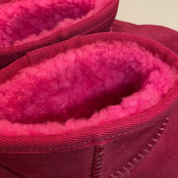 UGG ULTRA MINI Boots Booties Dark Peony GUC Womens Sz 6 - Picture 10 of 13
